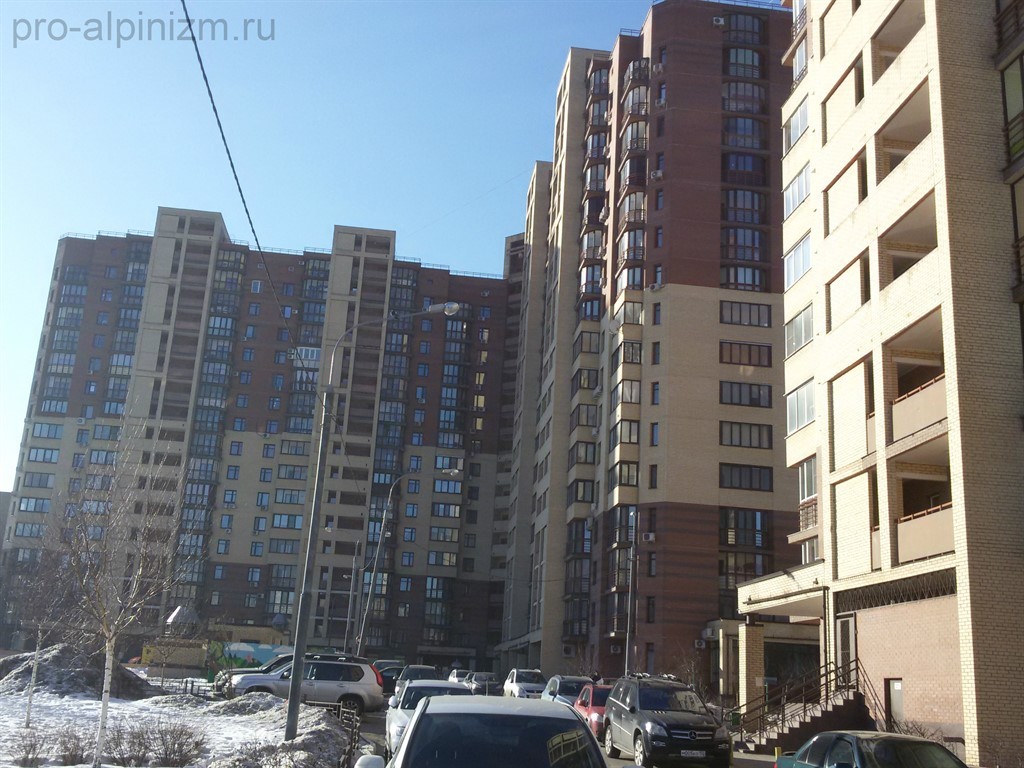 Техническое обследование кирпичного фасада многоэтажного дома альпинистами, Московская область, город Мытищи